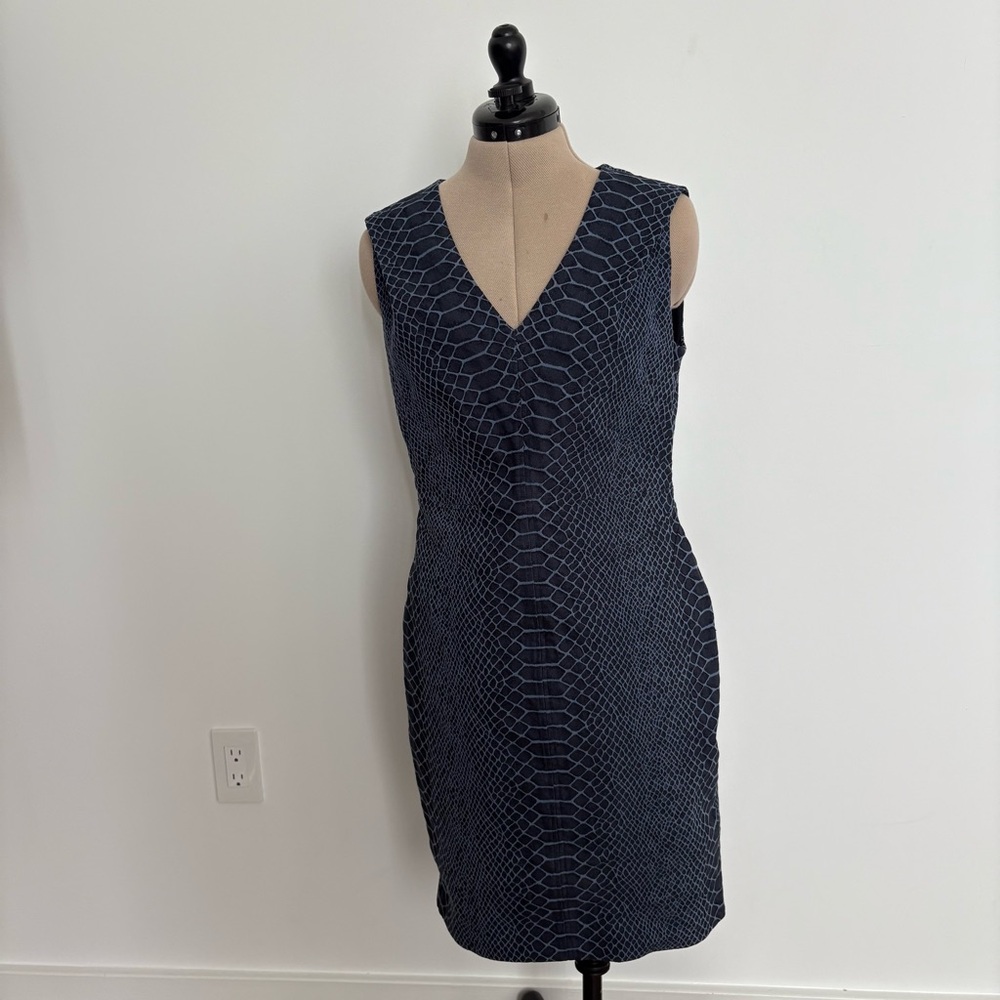 Tommy Hilfiger Womens Sheath Dress Size 8 Navy Blue Snakeskin Print Denim Career